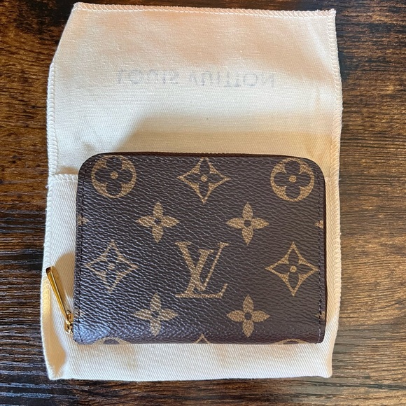 ‼️SOLD‼️ Authentic Louis Vuitton Zippy Coin Purse Monogram M60067 - Picture 2 of 13